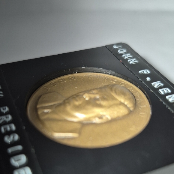 John F. Kennedy Commemorative Medal - Picture 5 of 7